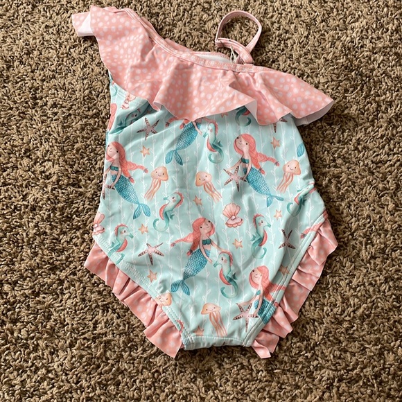Pete and Lucy 1 piece Swimsuit- Size 3T - Picture 2 of 2